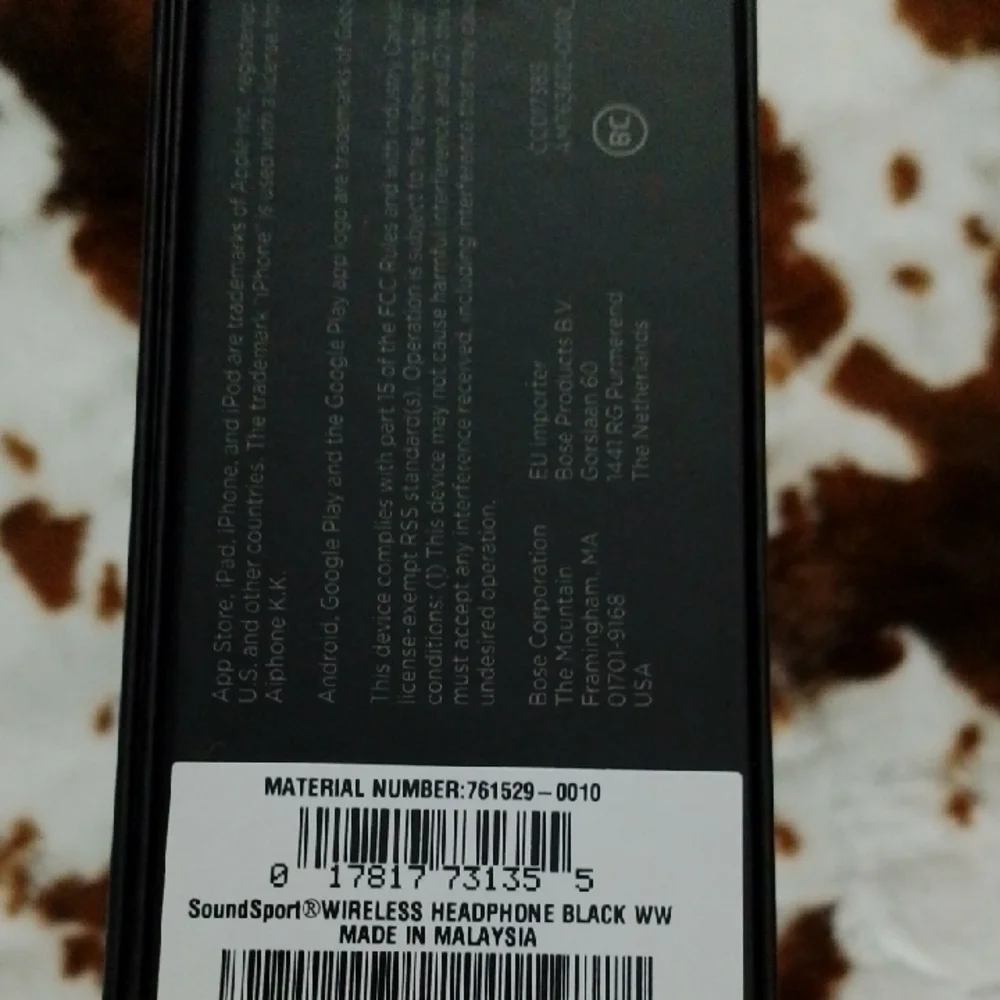 Bose SoundSport Wireless Earbuds - Dark Gray - Picture 3 of 10